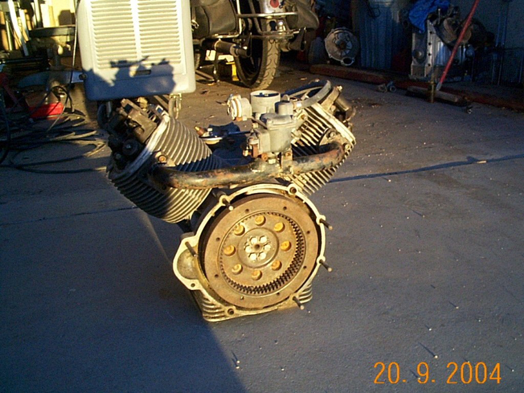 Single carburetor setup on a Moto Guzzi Ambassador.