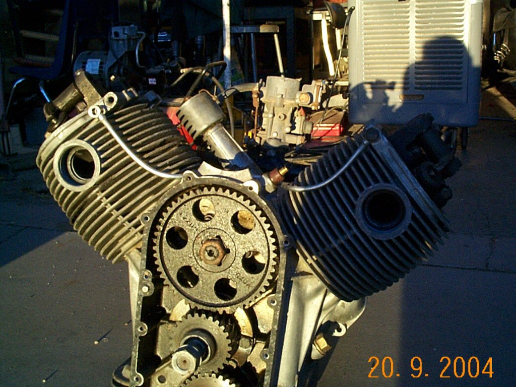 Single carburetor setup on a Moto Guzzi Ambassador.