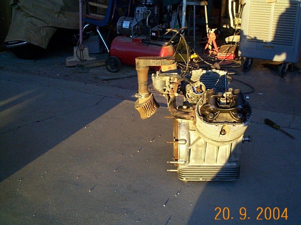 Single carburetor setup on a Moto Guzzi Ambassador.