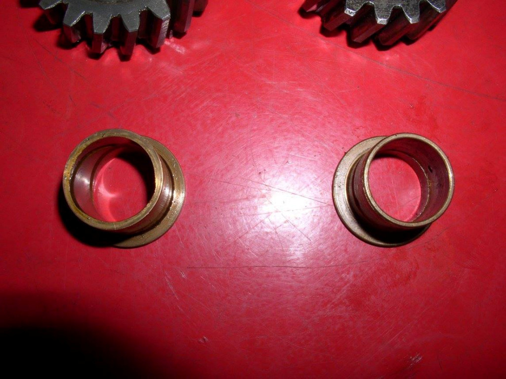 The outer diameter of the late bushing (and ID of the gear) is 24 mm, the early bushing and gear is 23 mm.