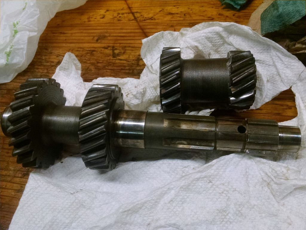Main shaft separation in 5 speed transmissions; applicable to Moto Guzzi 850 GT, 850 GT California, Eldorado, 850 California Police models and similar models.