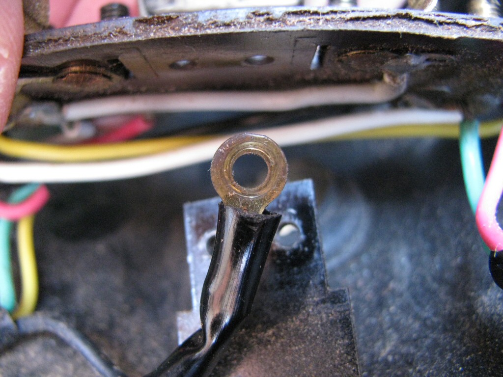 A 3 mm ring terminal is used, as fit to a Moto Guzzi Astore.
