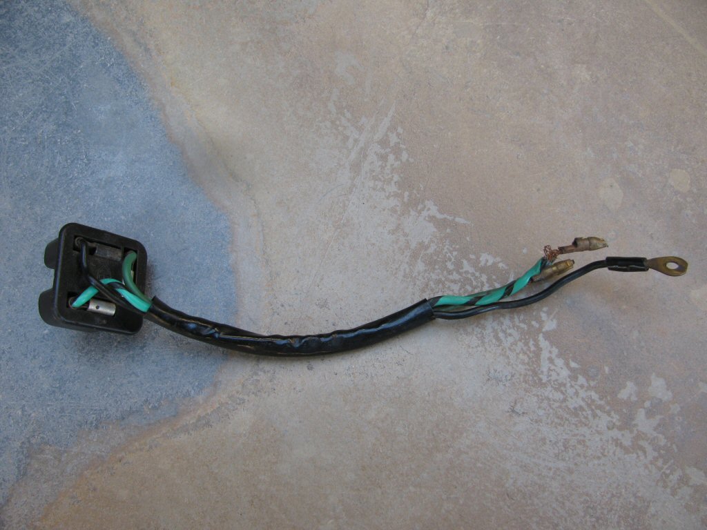 Sub-harness connecting the distribution panel to the headlight.