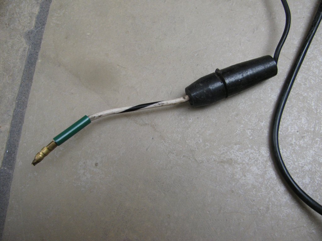 Sub-harness connecting the left push-pull switch on the dash. Note the green marker Moto Guzzi used to identify this wire.
