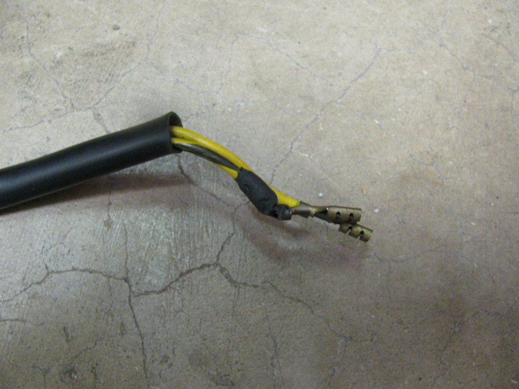 Sub-harness connecting the toggle switch to each 3 connection female spade connector.