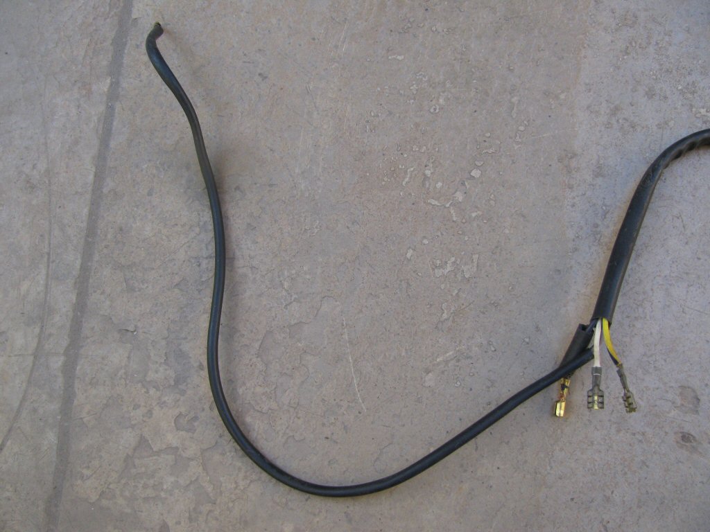 Sub-harness connecting the fuse block and distribution panel to the right handlebar switch sub-harness (turn signals) and the subsequent wiring to the individual turn signals.