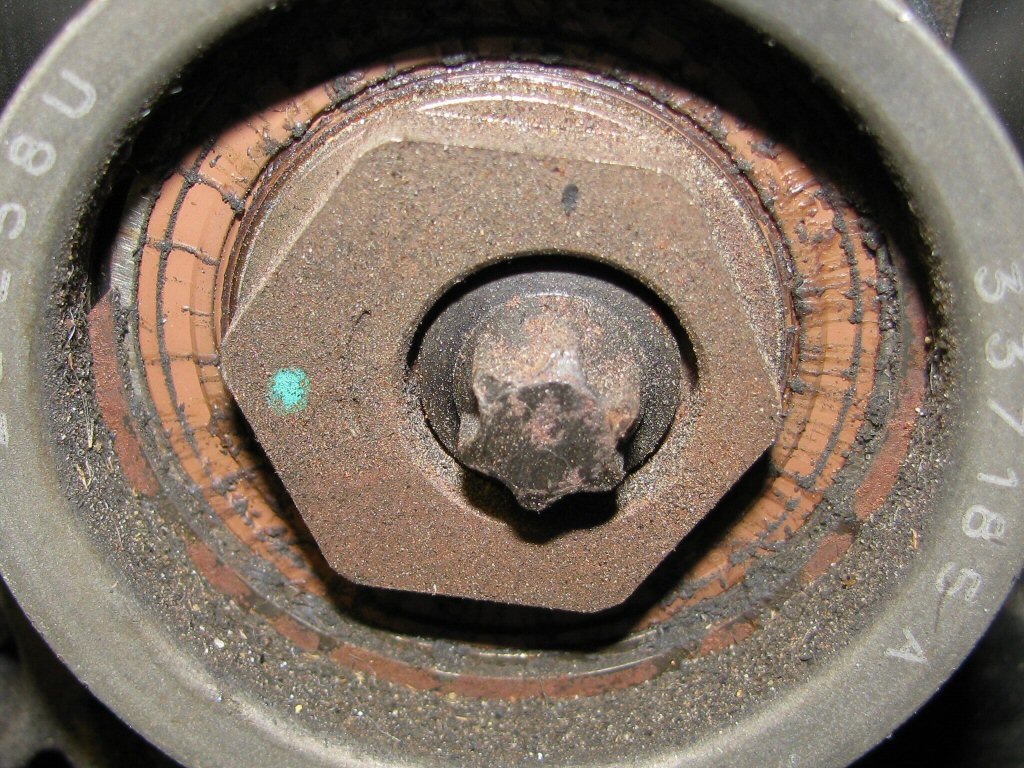 Upper idler pulley. Note the location of the green dot indicating a good initial position of 9 o'clock.